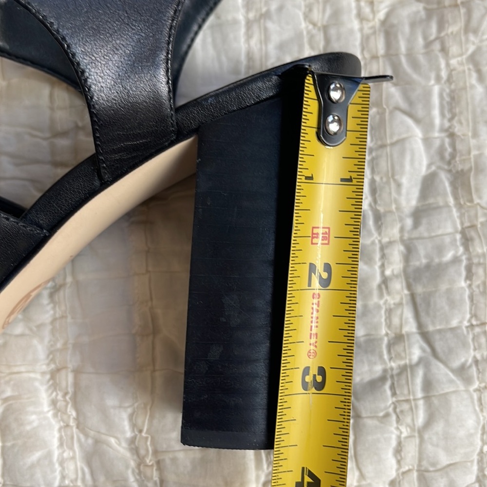 Michael Kors Damita Leather Sandal - Picture 10 of 11